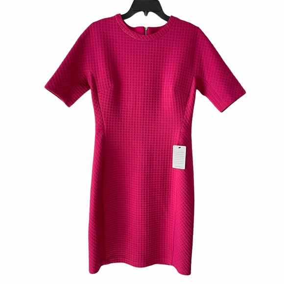 Maggy London Dresses & Skirts - Maggie London Crew Neck Waffle Knit Sheath Dress